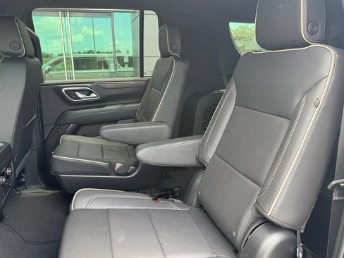 Used 2024 Chevrolet Suburban Premier AWD/4WD image 8