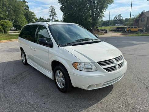 Used 2006 Dodge Grand Caravan SXT FWD image 8