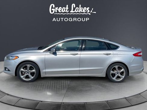 Used 2015 Ford Fusion SE w/ Equipment Group 201A image 2