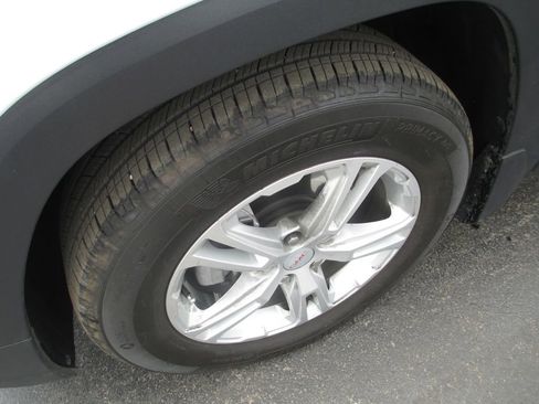 Used 2023 GMC Terrain SLE image 13