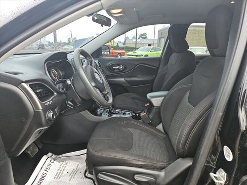 Used 2020 Jeep Cherokee Latitude AWD/4WD image 7