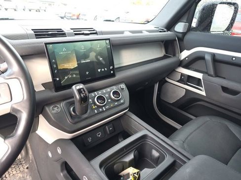 Used 2023 Land Rover Defender 130 SE image 17