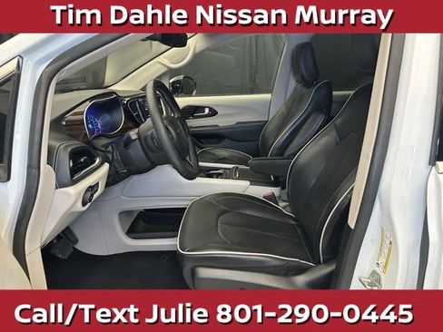 Used 2023 Chrysler Pacifica Limited FWD image 21