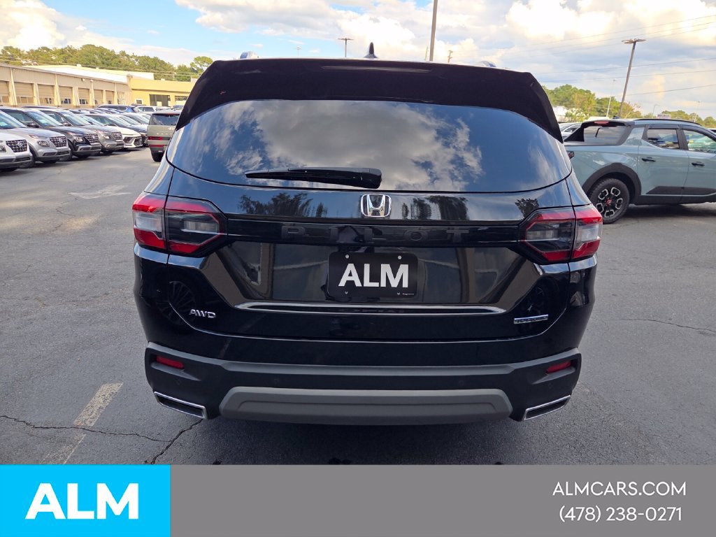 Used 2025 Honda Pilot Touring image 15
