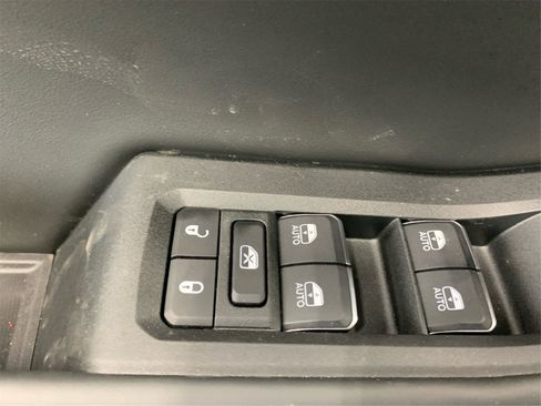 Used 2025 Jeep Grand Cherokee L Overland w/ Advanced Protech Group III image 31