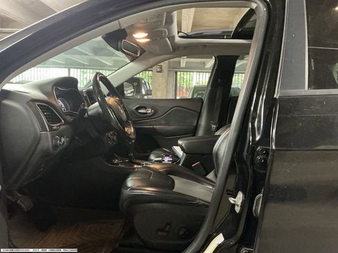Used 2019 Jeep Cherokee Trailhawk w/ Comfort/Convenience Group AWD/4WD image 8