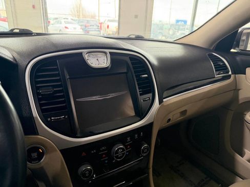 Used 2013 Chrysler 300 AWD w/ Driver Convenience Group image 28