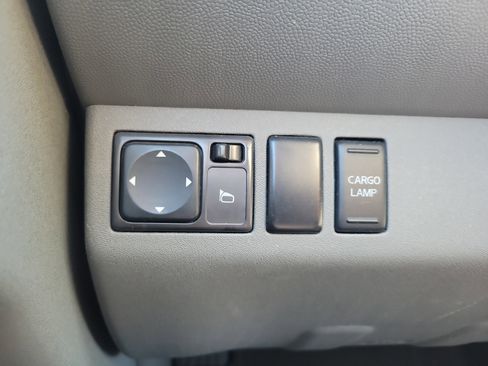 Used 2011 Nissan Frontier SV image 22