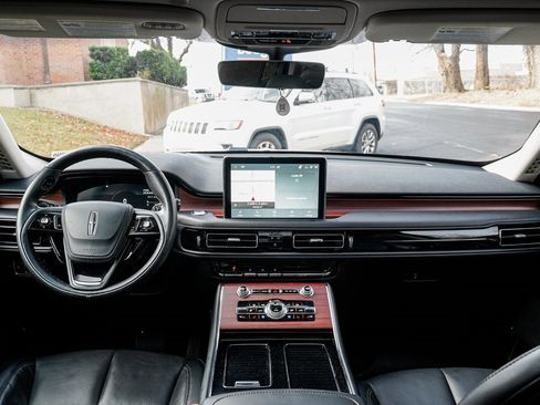 Used 2023 Lincoln Aviator Reserve w/ Equipment Group 201A image 11