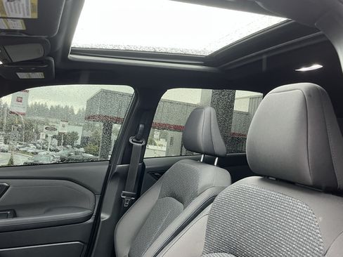 Used 2025 Subaru Forester Premium AWD/4WD image 17