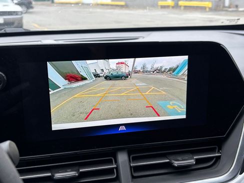 Used 2025 Chevrolet Trax LT image 17