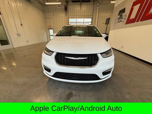 Used 2022 Chrysler Pacifica Touring-L FWD image 13