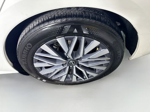 Used 2025 Nissan Altima 2.5 SV image 11