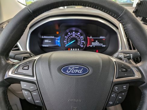 Used 2018 Ford Edge Titanium w/ Technology Package AWD/4WD image 27