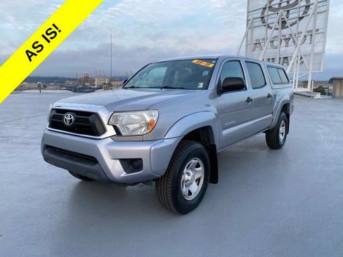 Used 2014 Toyota Tacoma PreRunner w/ SR5 Package RWD image 4