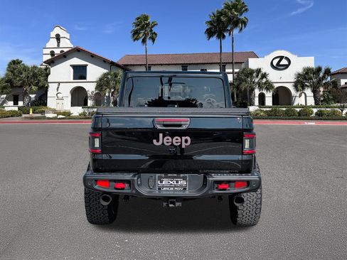 Used 2025 Jeep Gladiator Rubicon AWD/4WD image 3