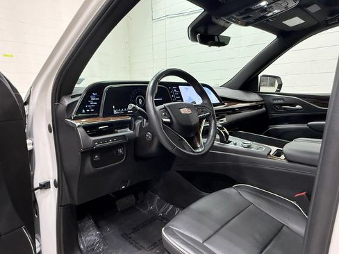Used 2022 Cadillac Escalade ESV Premium Luxury AWD/4WD image 30