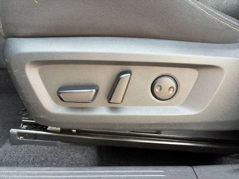 Used 2025 Nissan Rogue SV FWD image 22