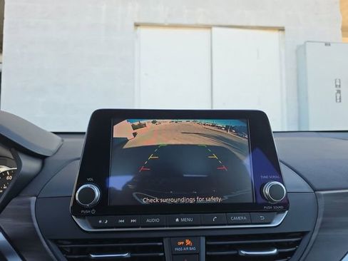 Used 2024 Nissan Altima 2.5 SV image 9