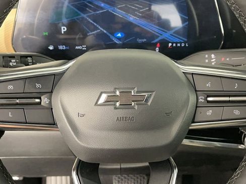 New 2025 Chevrolet Equinox ACTIV image 24