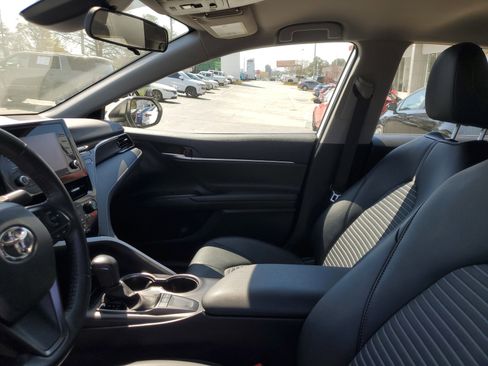 Used 2024 Toyota Camry SE image 17
