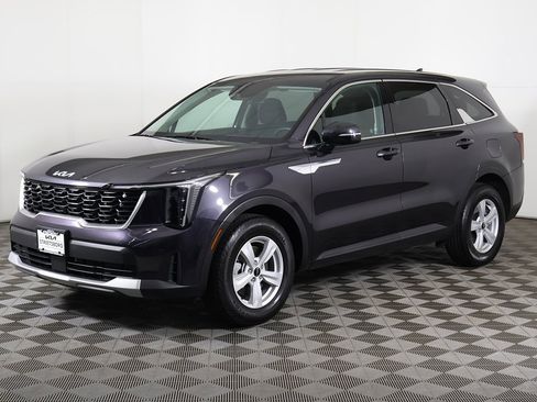 Used 2025 Kia Sorento LX image 6