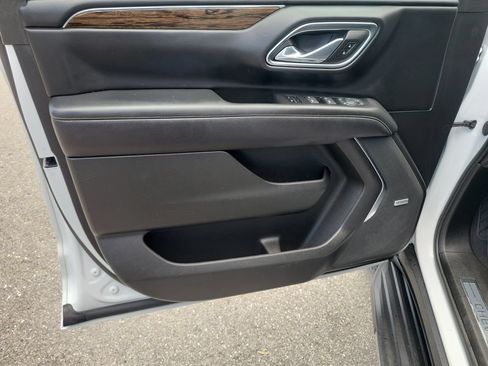 Used 2023 Chevrolet Suburban Premier AWD/4WD image 19