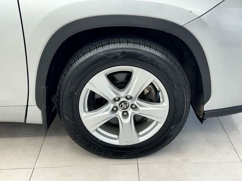 Used 2023 Toyota Highlander LE AWD/4WD image 45