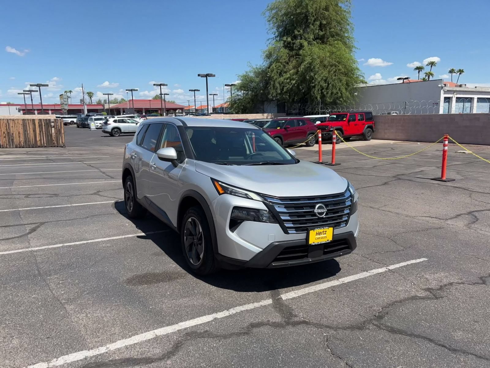 Used 2025 Nissan Rogue SV FWD image 3