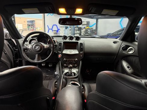 Used 2009 Nissan 370Z Touring RWD image 10