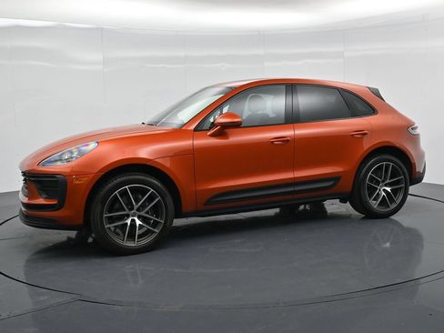 Certified 2024 Porsche Macan AWD/4WD image 2