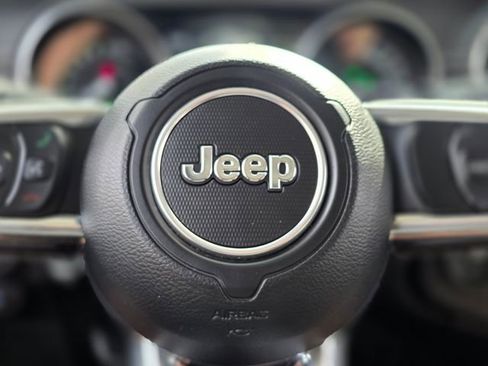 Used 2023 Jeep Wrangler Unlimited Sahara image 26