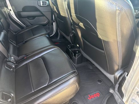 Used 2021 Jeep Gladiator Overland w/ Popular Equipment Package image 17