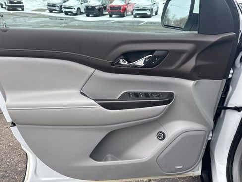 Used 2021 GMC Acadia SLT w/ LPO, Floor Liner Package image 9