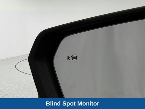 Used 2020 Chevrolet Equinox LT w/ LPO, Floor Liner Package FWD image 11