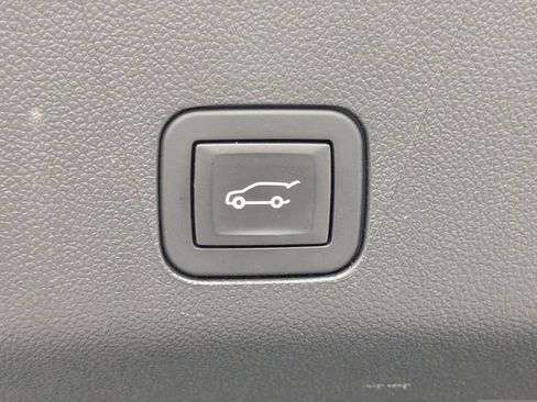 Used 2025 Chevrolet Tahoe Z71 AWD/4WD image 16
