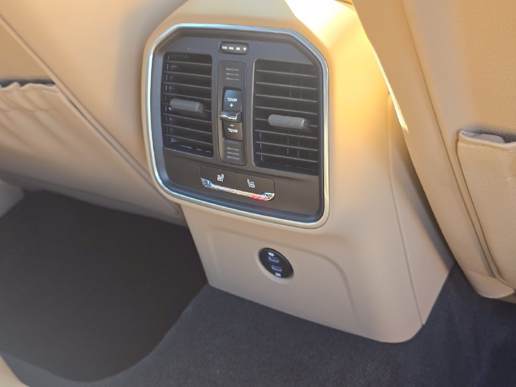 Certified 2026 Porsche Macan AWD/4WD image 15