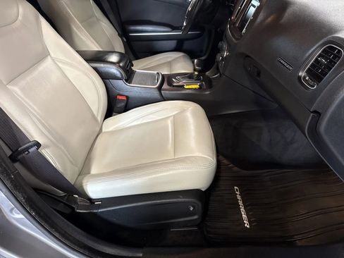 Used 2015 Dodge Charger SE w/ Sport Appearance Group image 15