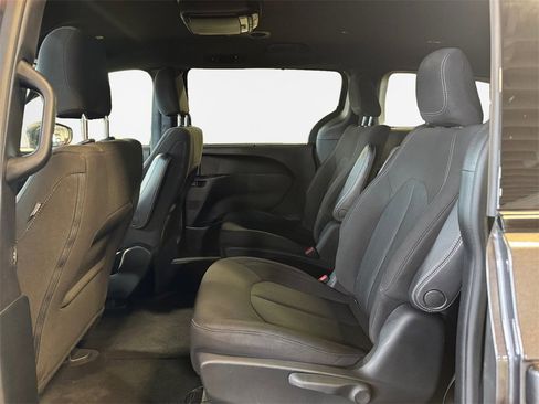 Used 2020 Chrysler Pacifica Touring w/ S Appearance Package image 24