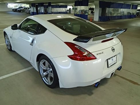 Used 2010 Nissan 370Z Touring RWD image 7