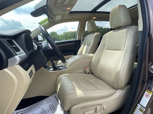 Certified 2018 Toyota Highlander Limited Platinum w/ Carpet Mat Package (TMS) AWD/4WD image 14