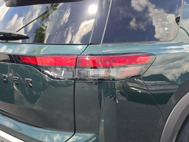 Used 2023 Nissan Pathfinder SL FWD image 19