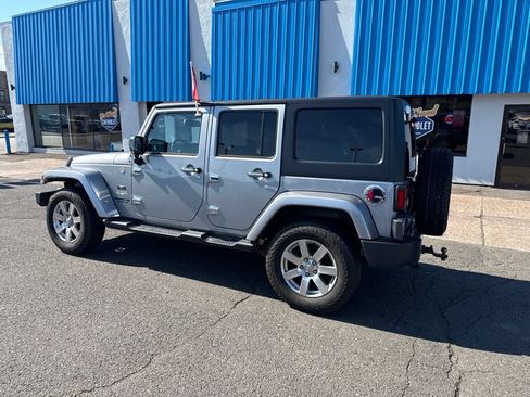 Used 2014 Jeep Wrangler Unlimited Sahara w/ Connectivity Group AWD/4WD image 14