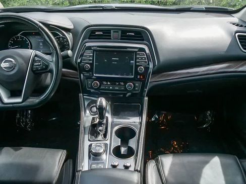 Used 2018 Nissan Maxima Platinum image 11