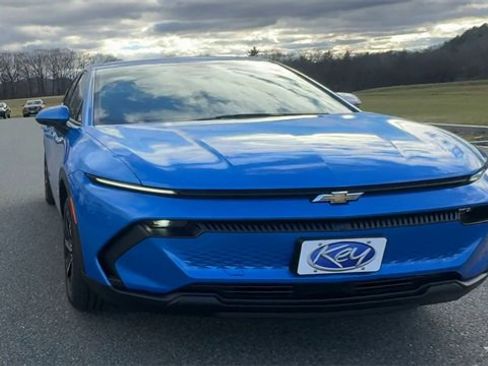 New 2026 Chevrolet Equinox EV LT image 3