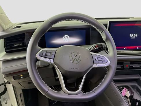 New 2026 Volkswagen Tiguan SE FWD image 12