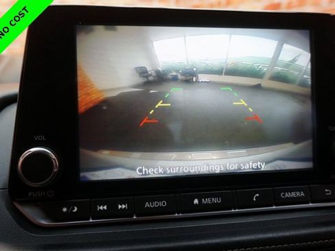 Used 2022 Nissan Rogue SV w/ SV Premium Package image 16