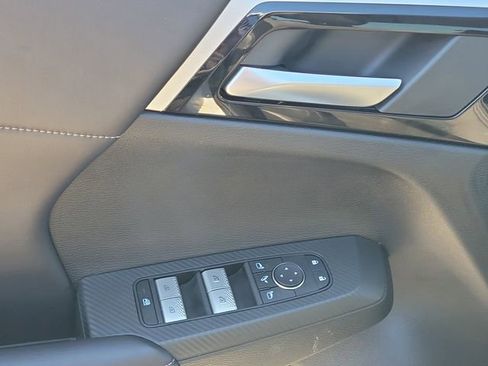 Used 2025 Mitsubishi Outlander SE image 25