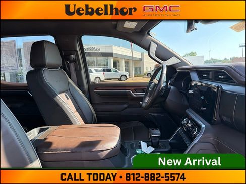 Used 2023 GMC Sierra 1500 Denali w/ Denali Reserve Package AWD/4WD image 2