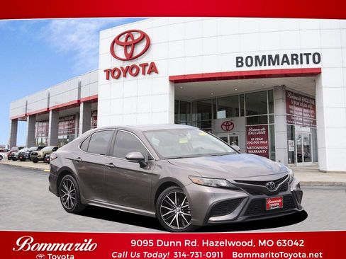 Used 2024 Toyota Camry SE FWD image 1